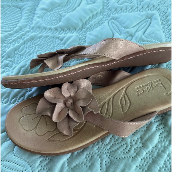 B.O.C sandals. Rose gold leather. Flexible sole, Sz 9. - Picture 2 of 4